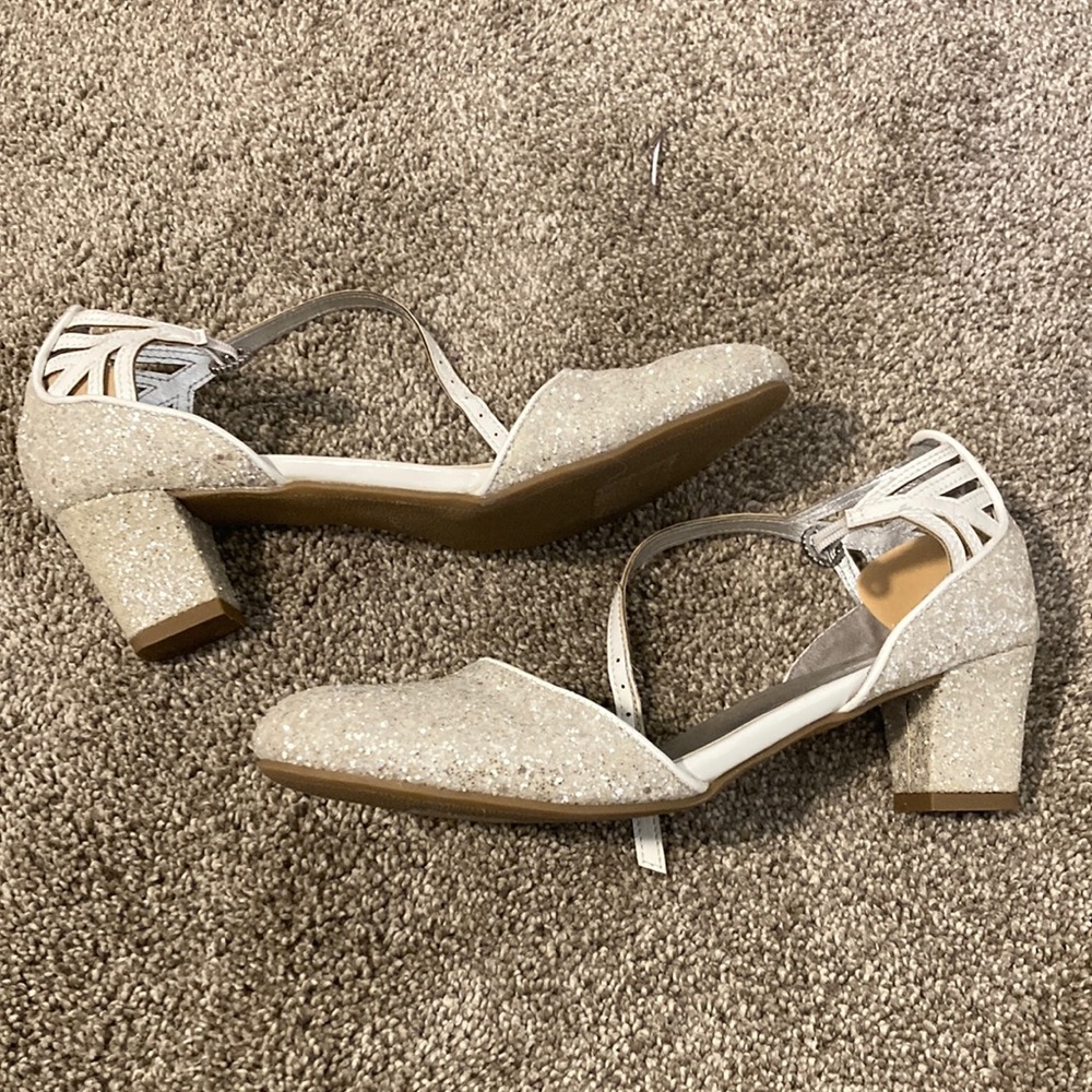 White heels in kids size 6